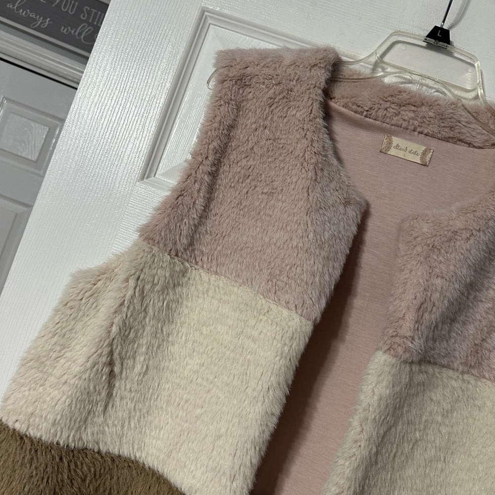 Altar'd State Soft Neoplitan Colorblock Fuzzy Vest - Picture 5 of 16